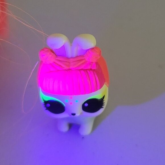 LOL Surprise Pet EDM Scratch Bun Elektro Club Bun 10 Pieces Black Light Glitter - Picture 10 of 10